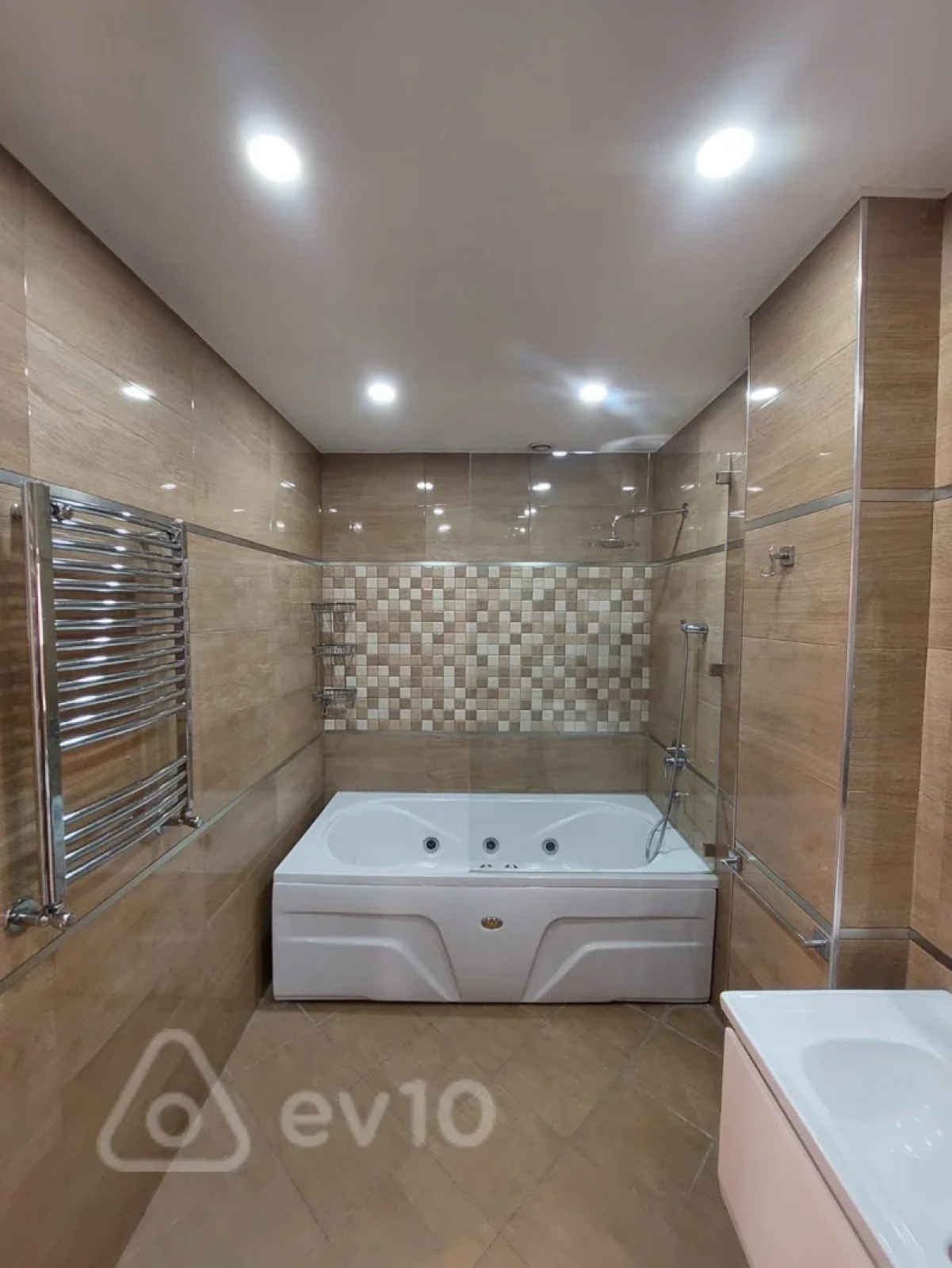 Kirayə verilir 3 otaqlı yeni tikili 150 m²