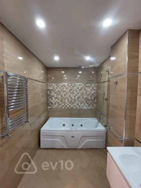 Kirayə verilir 3 otaqlı yeni tikili 150 m²