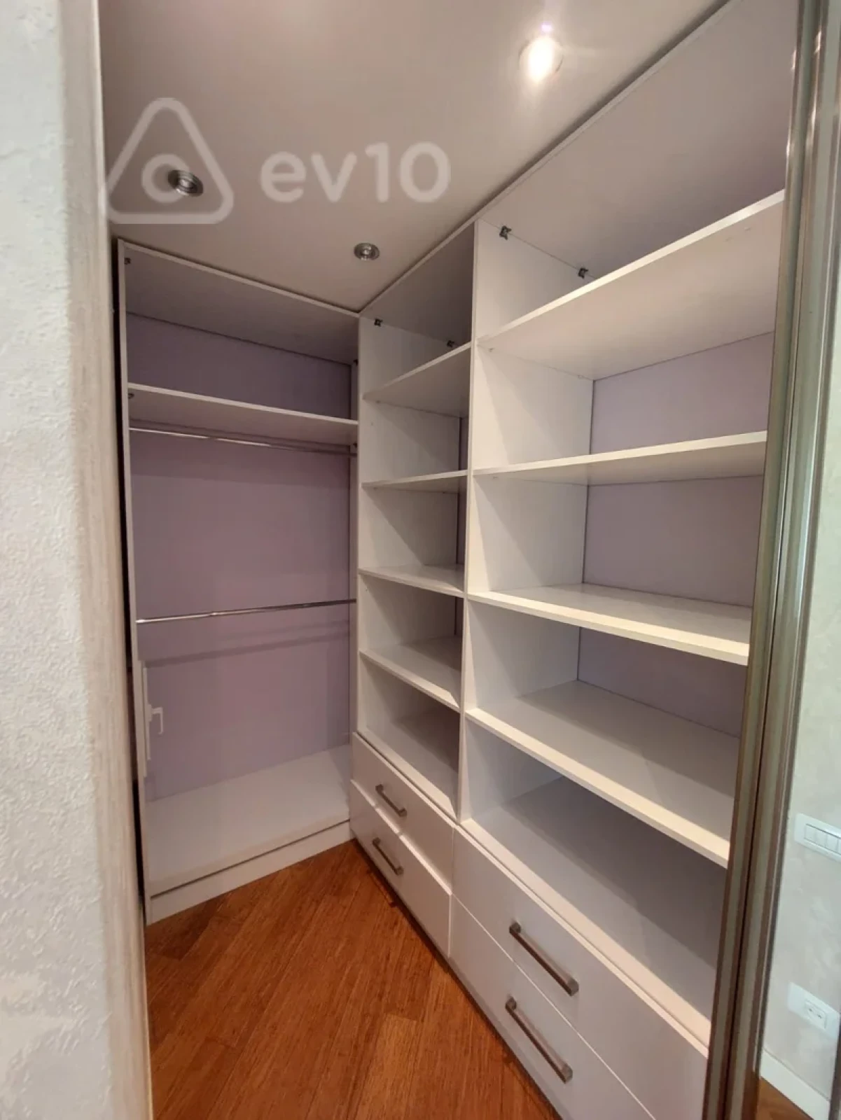 Kirayə verilir 3 otaqlı yeni tikili 150 m²