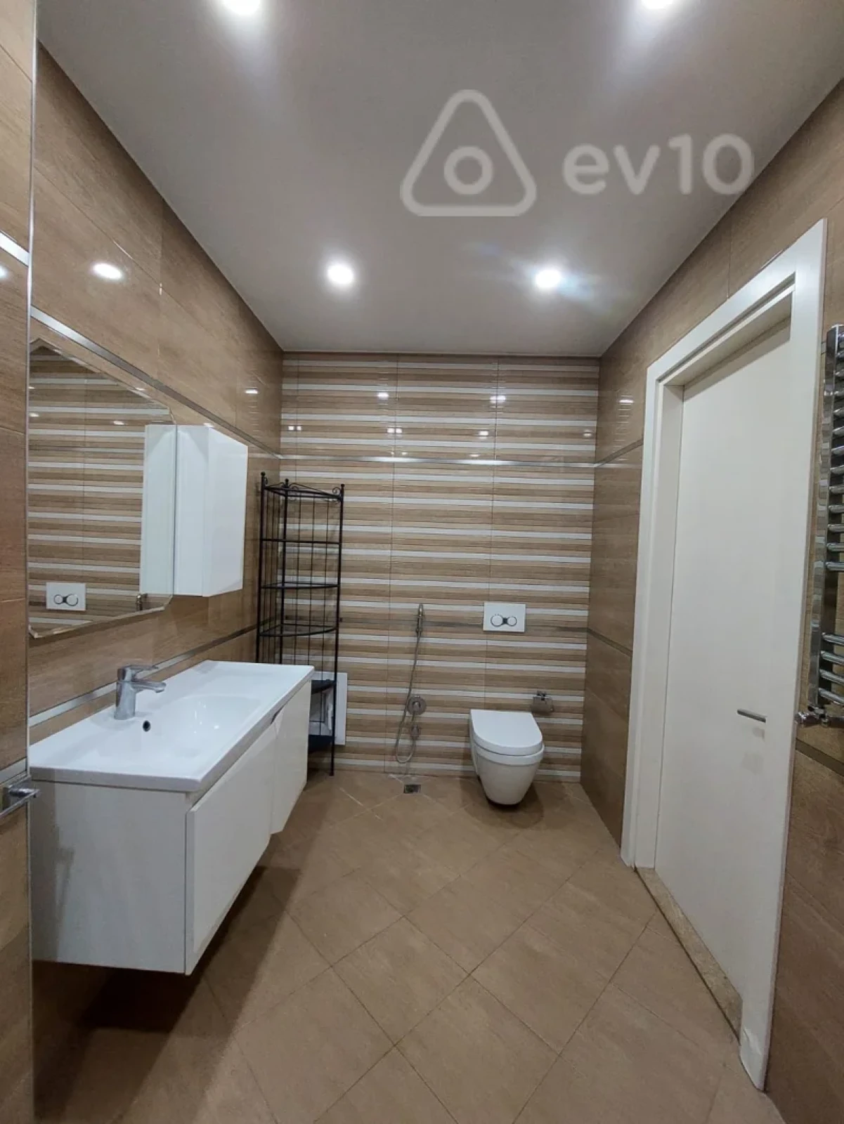 Kirayə verilir 3 otaqlı yeni tikili 150 m²