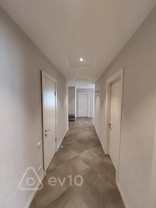 Kirayə verilir 3 otaqlı yeni tikili 150 m²