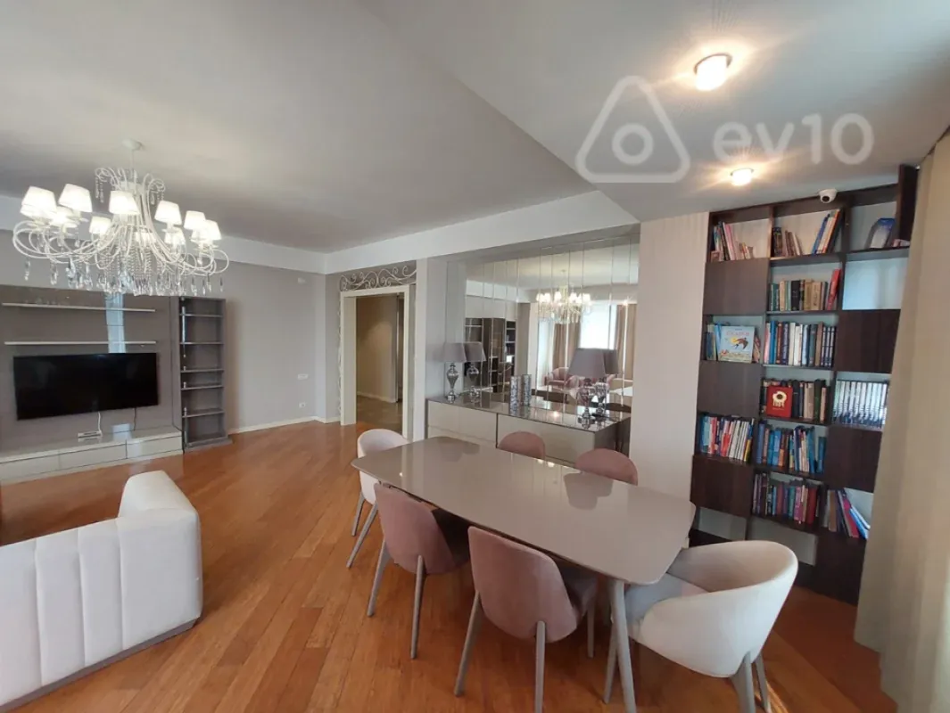 Kirayə verilir 3 otaqlı yeni tikili 150 m²