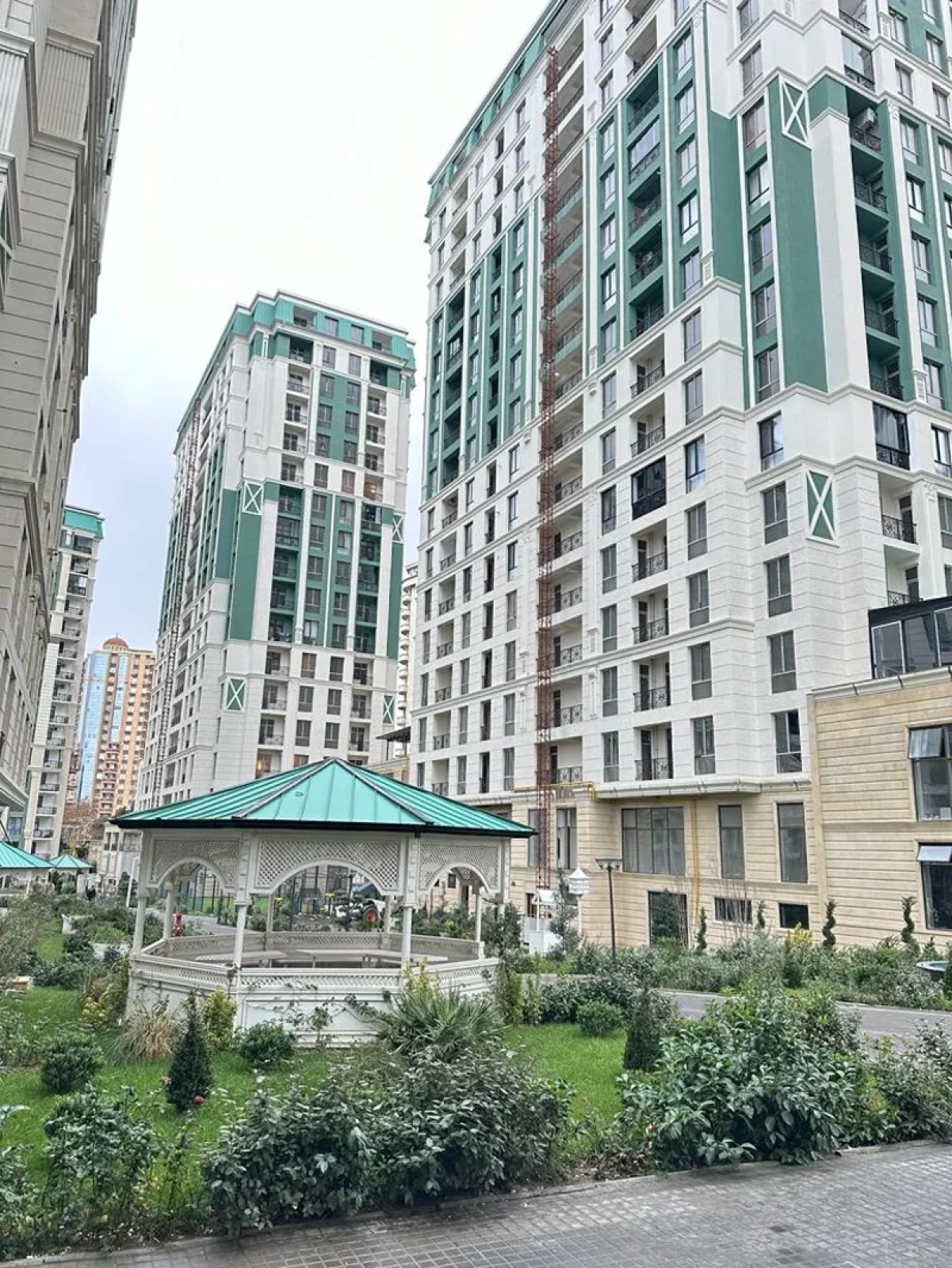 Satılır 4 otaqlı yeni tikili 178 m²