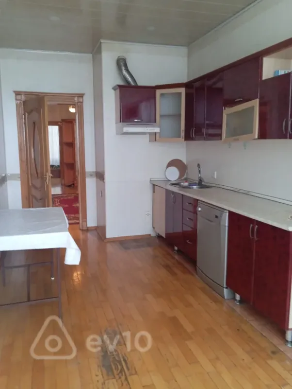 Kirayə verilir 3 otaqlı yeni tikili 126 m²