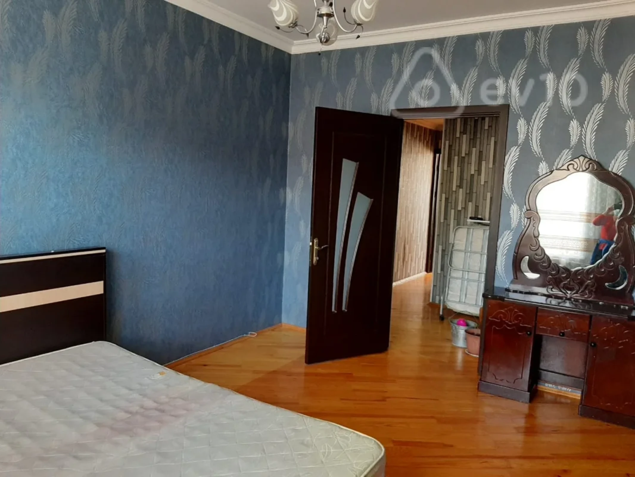 Kirayə verilir 2 otaqlı köhnə tikili 65 m²