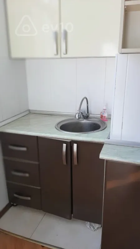 Kirayə verilir 2 otaqlı köhnə tikili 65 m²