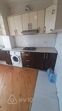 Kirayə verilir 2 otaqlı köhnə tikili 65 m²