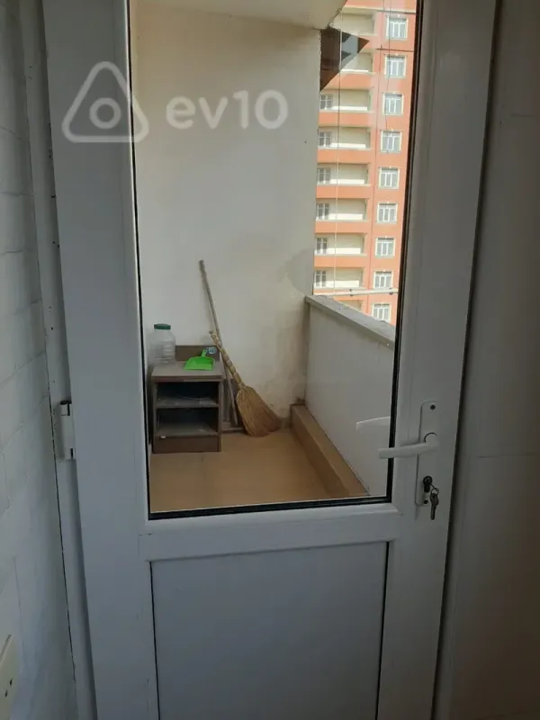 Kirayə verilir 2 otaqlı köhnə tikili 65 m²