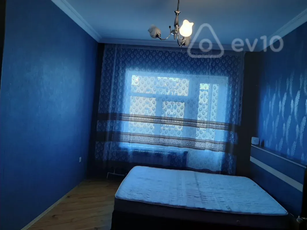 Kirayə verilir 2 otaqlı köhnə tikili 65 m²