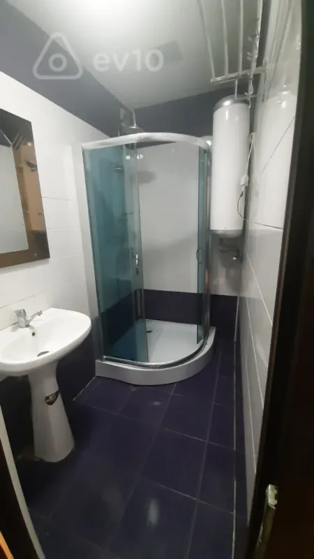 Kirayə verilir 2 otaqlı köhnə tikili 65 m²