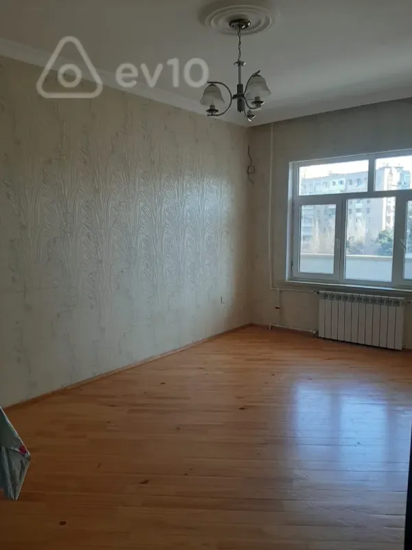 Kirayə verilir 2 otaqlı köhnə tikili 65 m²