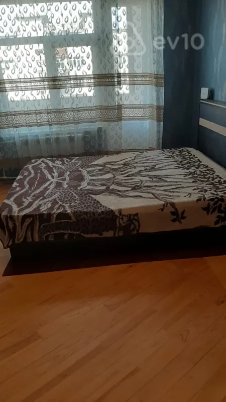 Kirayə verilir 2 otaqlı köhnə tikili 65 m²