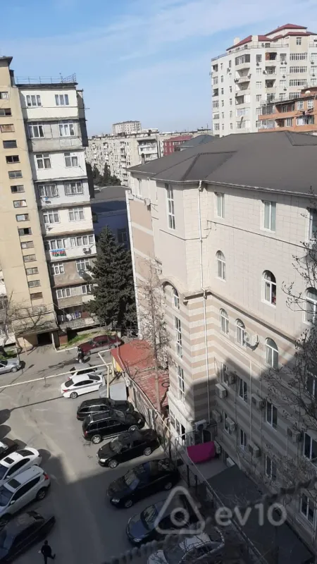 Kirayə verilir 2 otaqlı köhnə tikili 65 m²