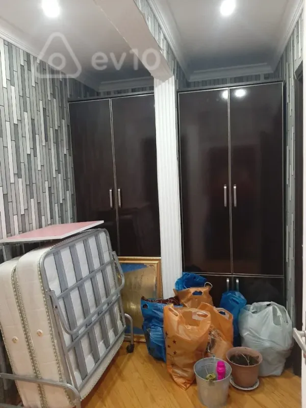 Kirayə verilir 2 otaqlı köhnə tikili 65 m²