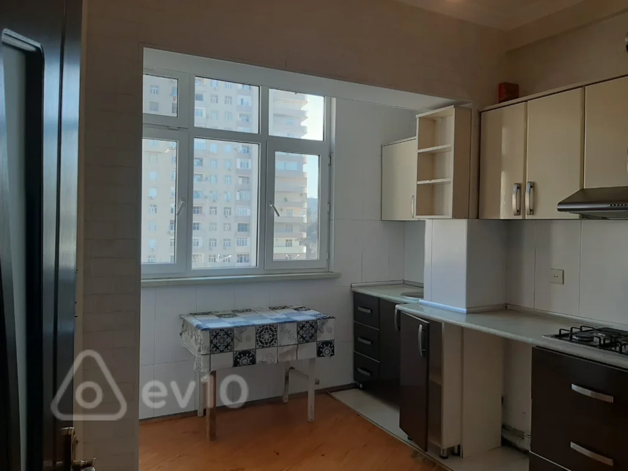 Kirayə verilir 2 otaqlı köhnə tikili 65 m²