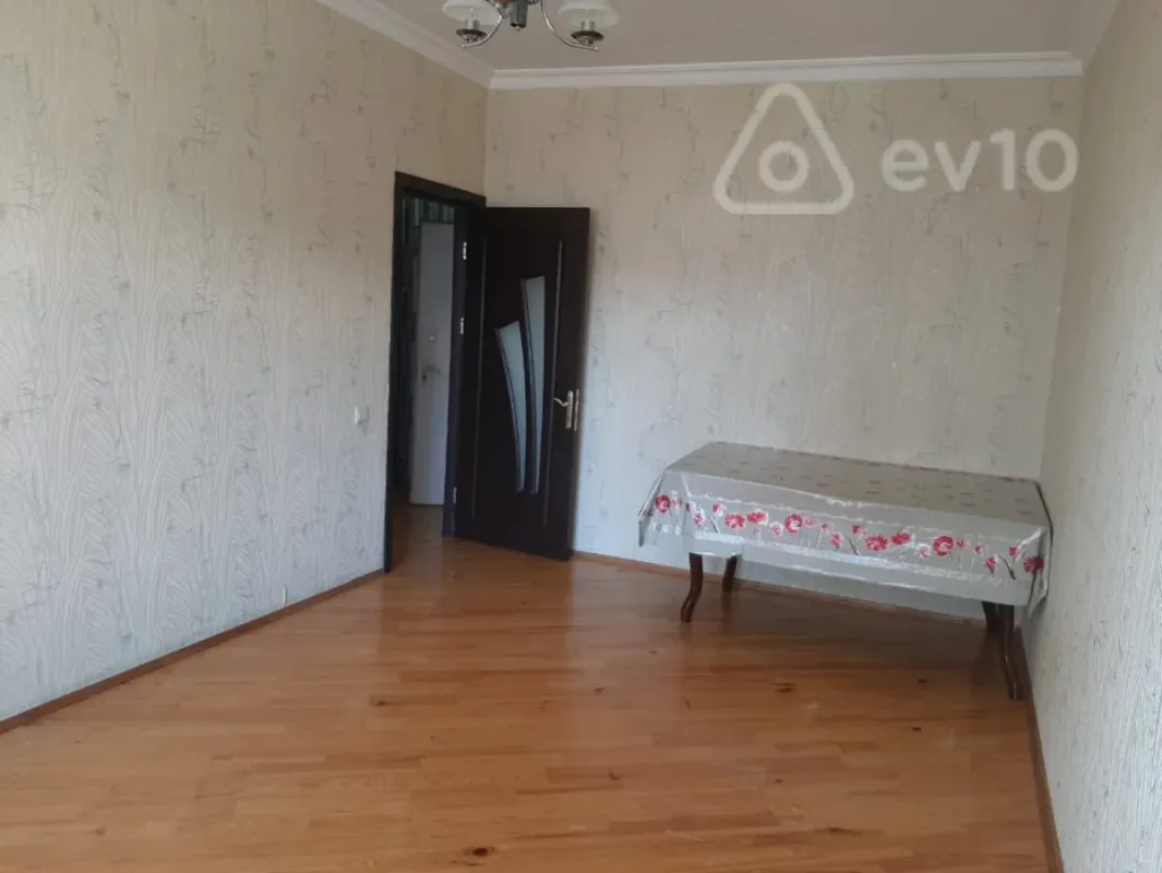 Kirayə verilir 2 otaqlı köhnə tikili 65 m²