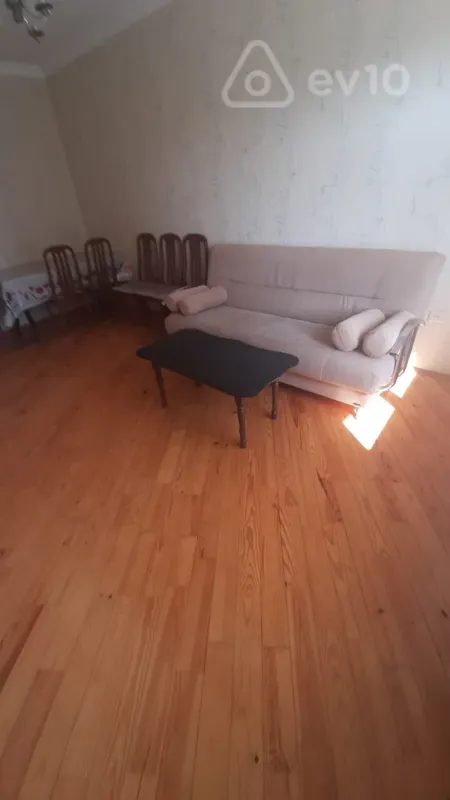 Kirayə verilir 2 otaqlı köhnə tikili 65 m²