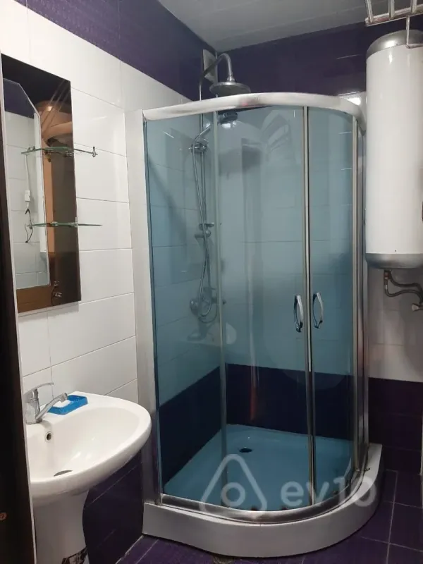 Kirayə verilir 2 otaqlı köhnə tikili 65 m²