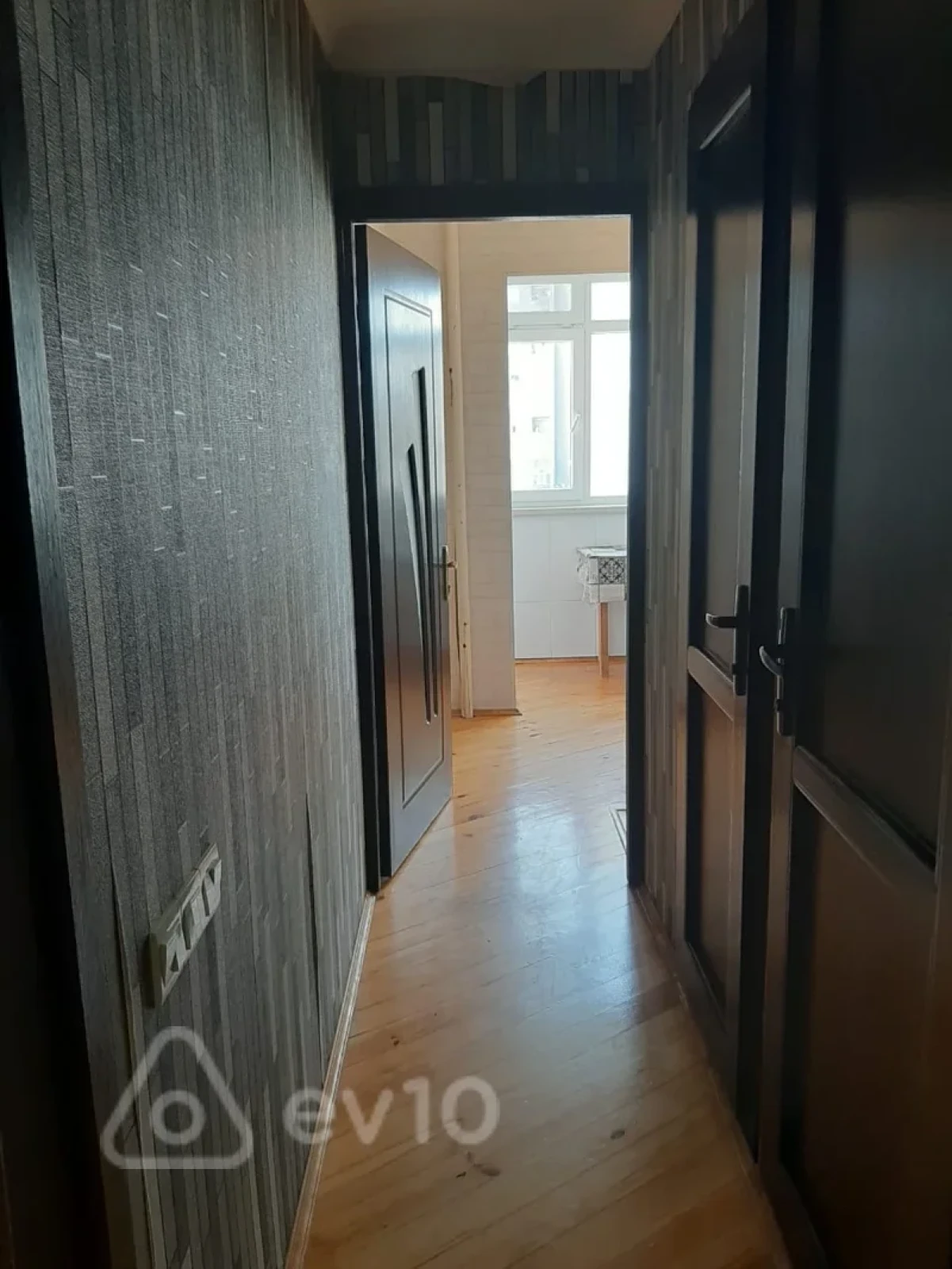 Kirayə verilir 2 otaqlı köhnə tikili 65 m²