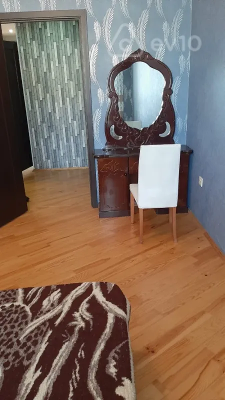 Kirayə verilir 2 otaqlı köhnə tikili 65 m²