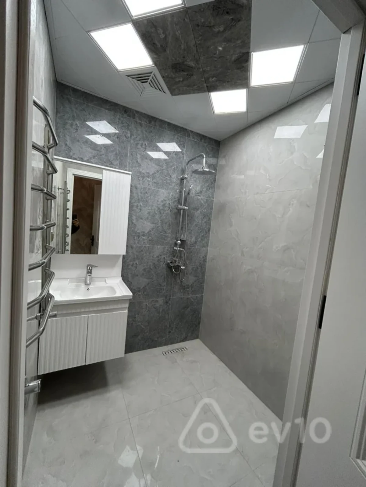 Satılır 2 otaqlı yeni tikili 70 m²