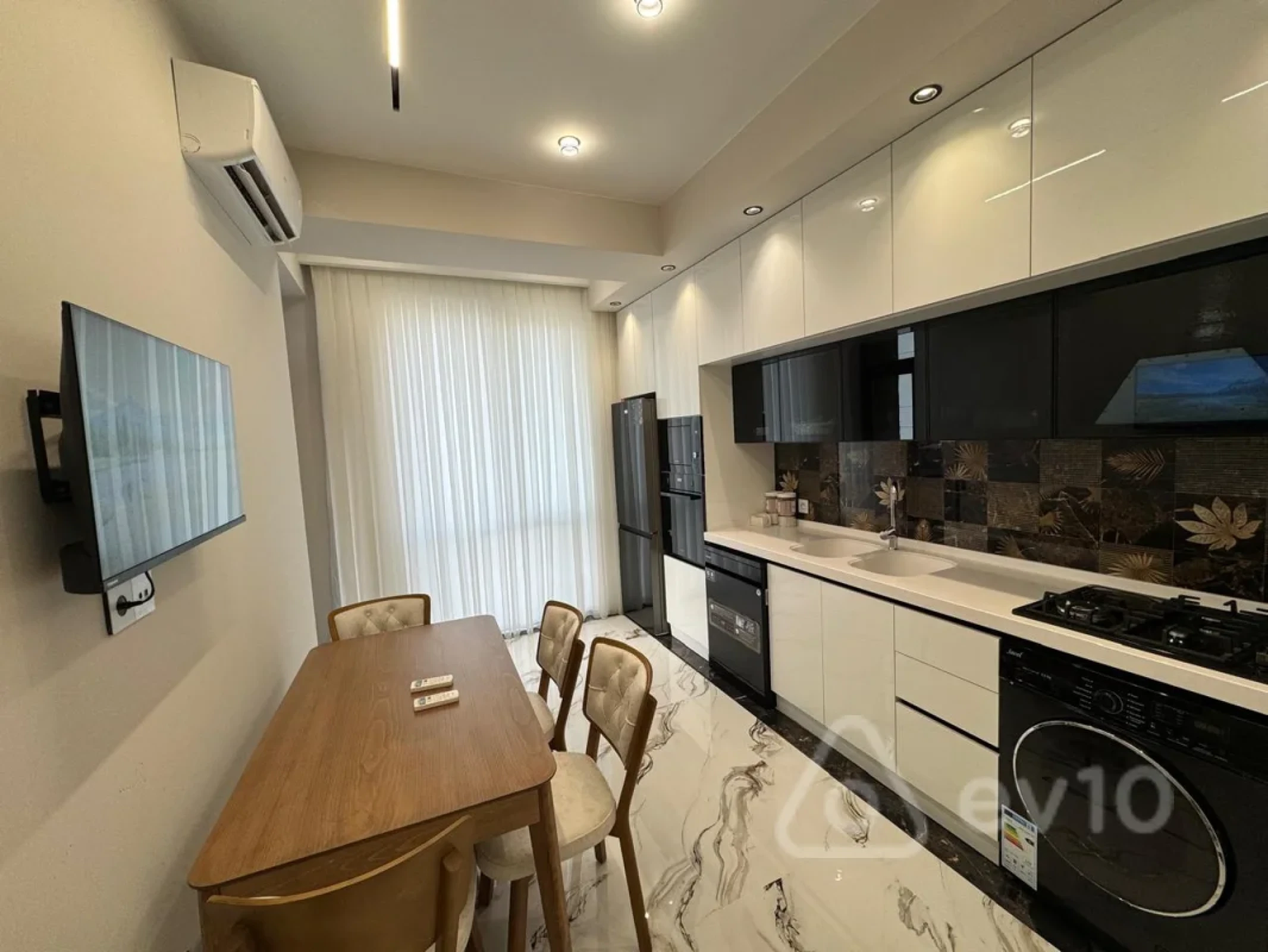 Kirayə verilir 3 otaqlı yeni tikili 110 m²