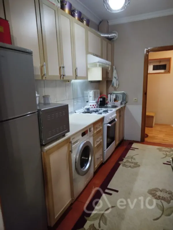 Kirayə verilir 2 otaqlı köhnə tikili 45 m²