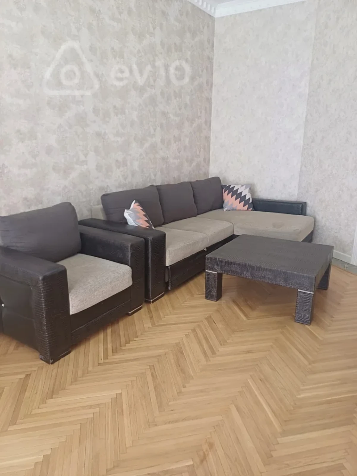 Kirayə verilir 3 otaqlı köhnə tikili 134 m²