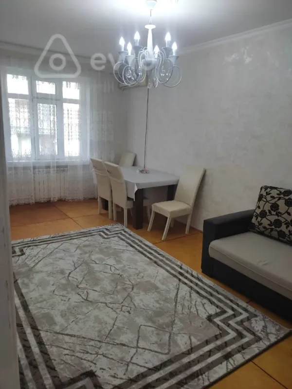 Kirayə verilir 3 otaqlı köhnə tikili 70 m²