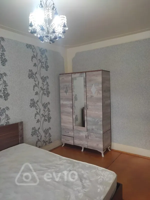 Kirayə verilir 3 otaqlı köhnə tikili 70 m²