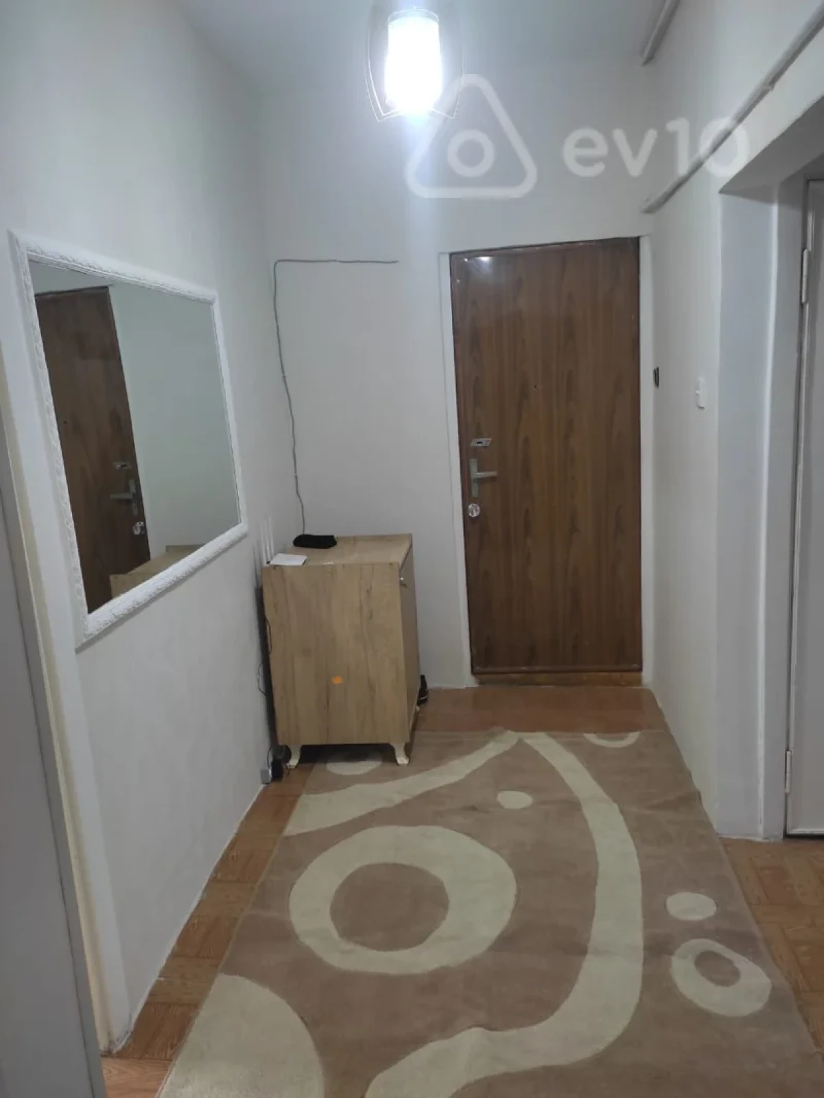 Kirayə verilir 3 otaqlı köhnə tikili 70 m²
