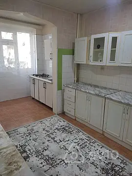 Kirayə verilir 3 otaqlı köhnə tikili 70 m²