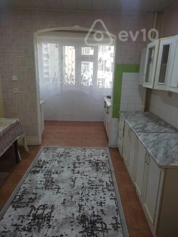 Kirayə verilir 3 otaqlı köhnə tikili 70 m²