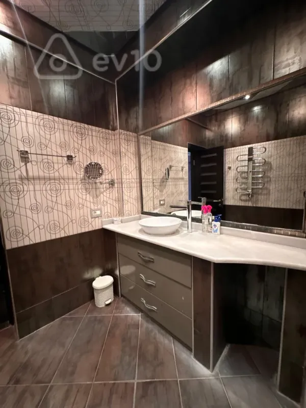 Satılır 4 otaqlı yeni tikili 200 m²