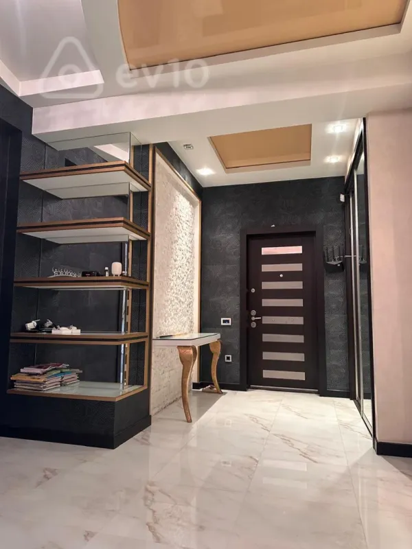 Satılır 4 otaqlı yeni tikili 200 m²