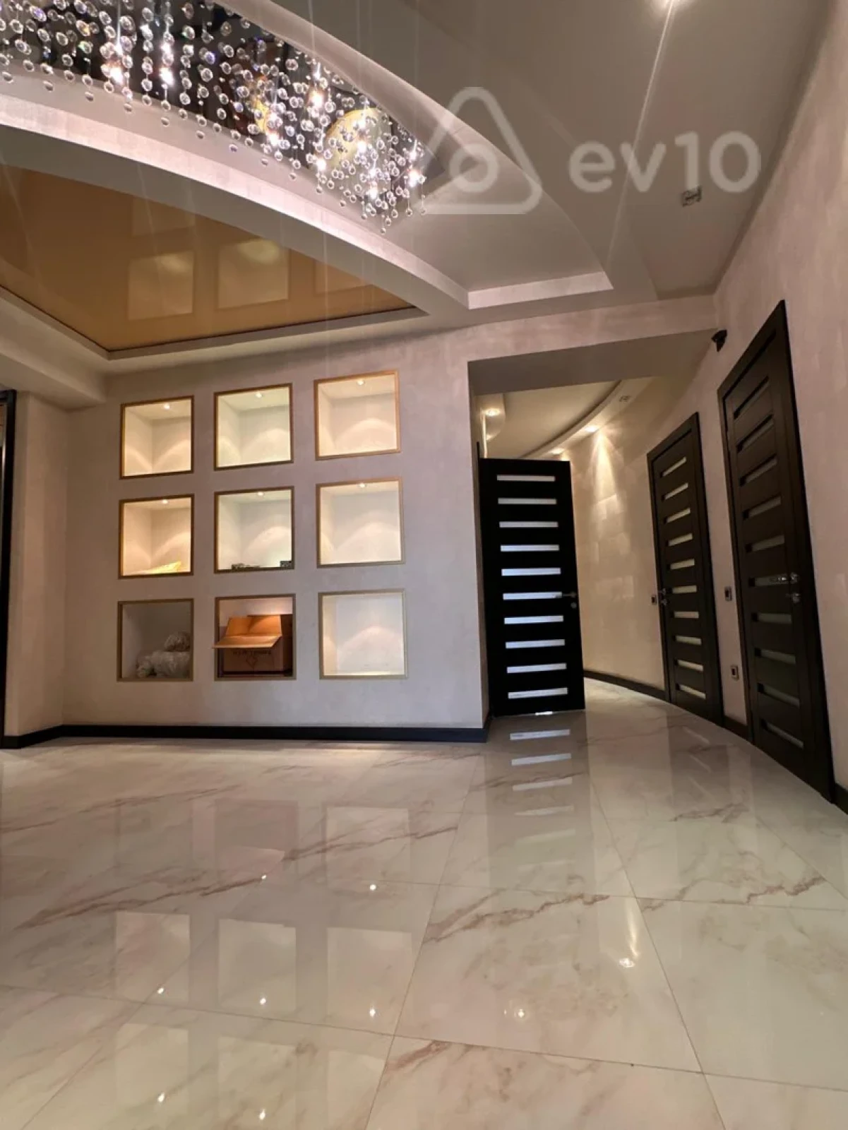 Satılır 4 otaqlı yeni tikili 200 m²