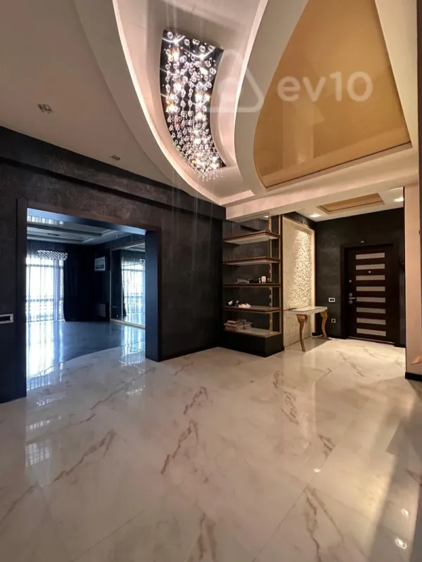 Satılır 4 otaqlı yeni tikili 200 m²