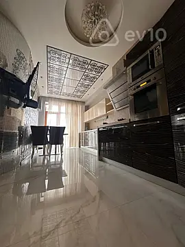 Satılır 4 otaqlı yeni tikili 200 m²