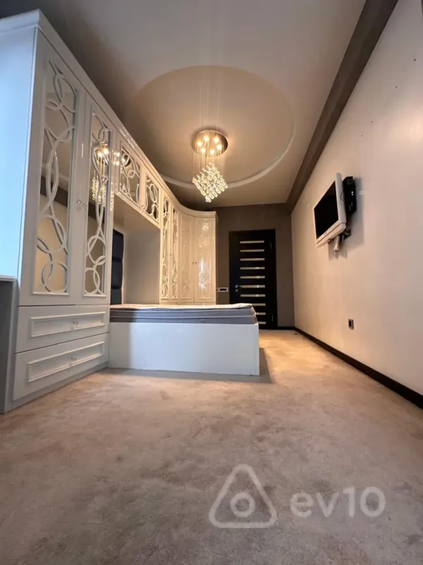 Satılır 4 otaqlı yeni tikili 200 m²