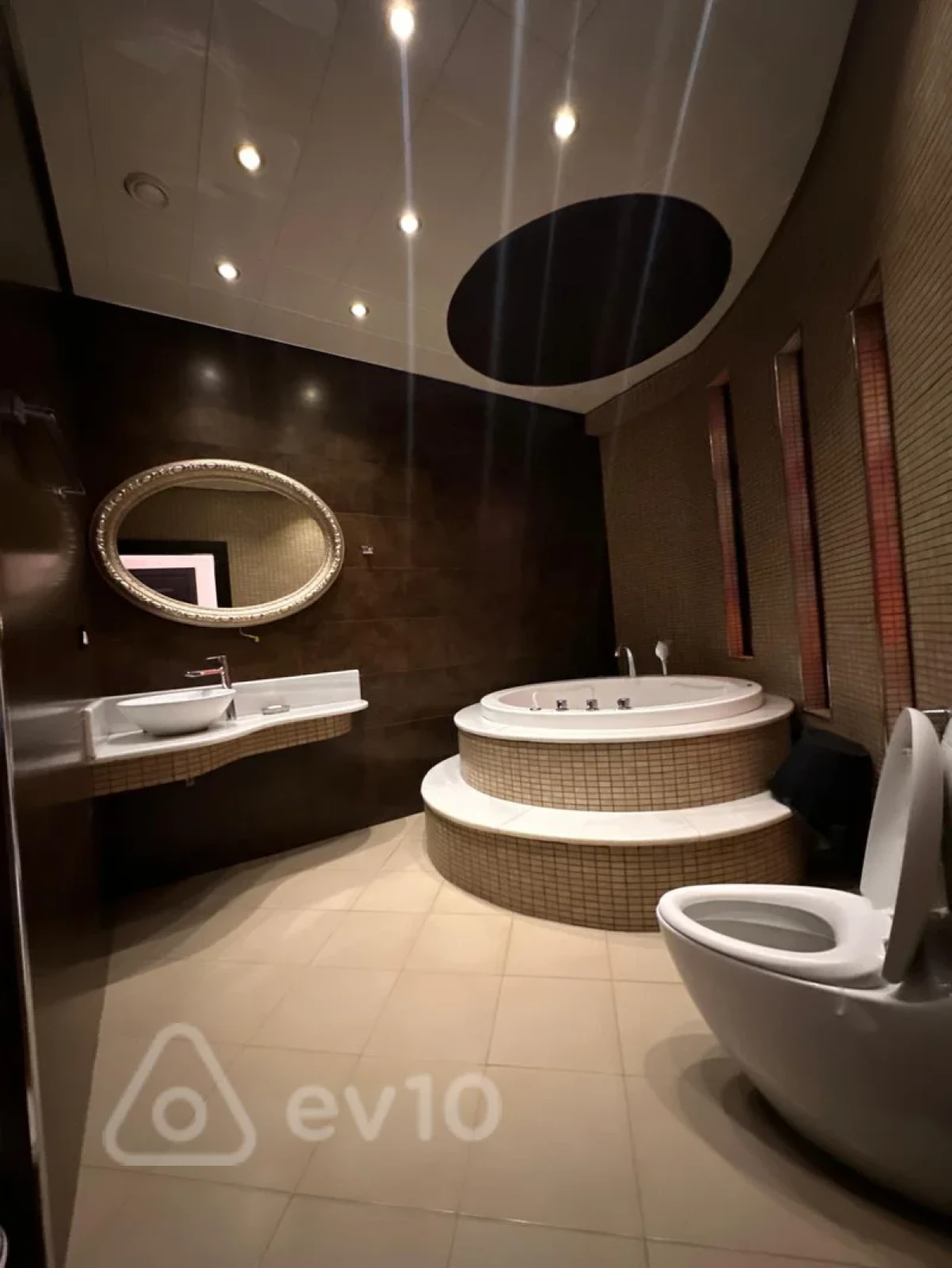 Satılır 4 otaqlı yeni tikili 200 m²