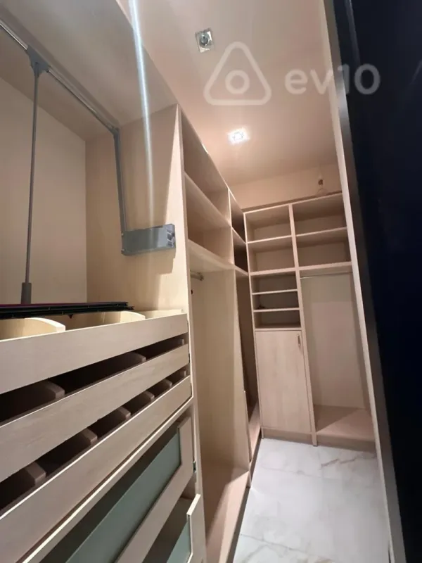 Satılır 4 otaqlı yeni tikili 200 m²