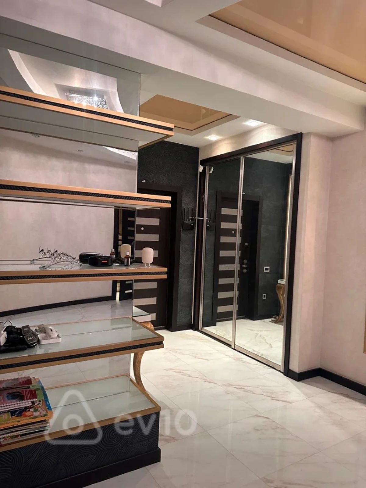 Satılır 4 otaqlı yeni tikili 200 m²