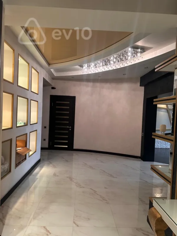 Satılır 4 otaqlı yeni tikili 200 m²