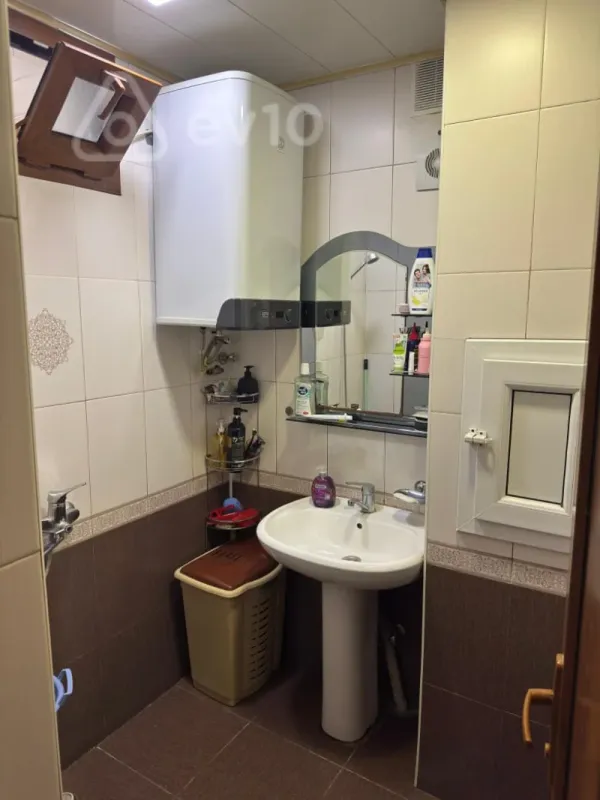 Satılır 3 otaqlı köhnə tikili 66 m²