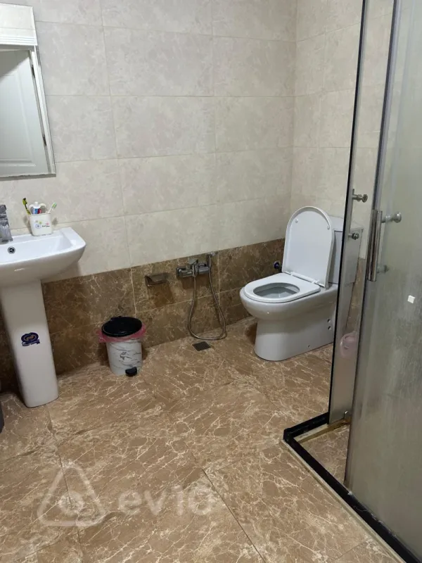 Kirayə verilir 2 otaqlı yeni tikili 74 m²