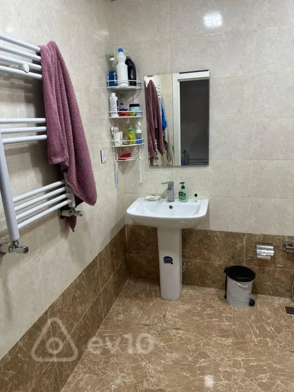 Kirayə verilir 2 otaqlı yeni tikili 74 m²