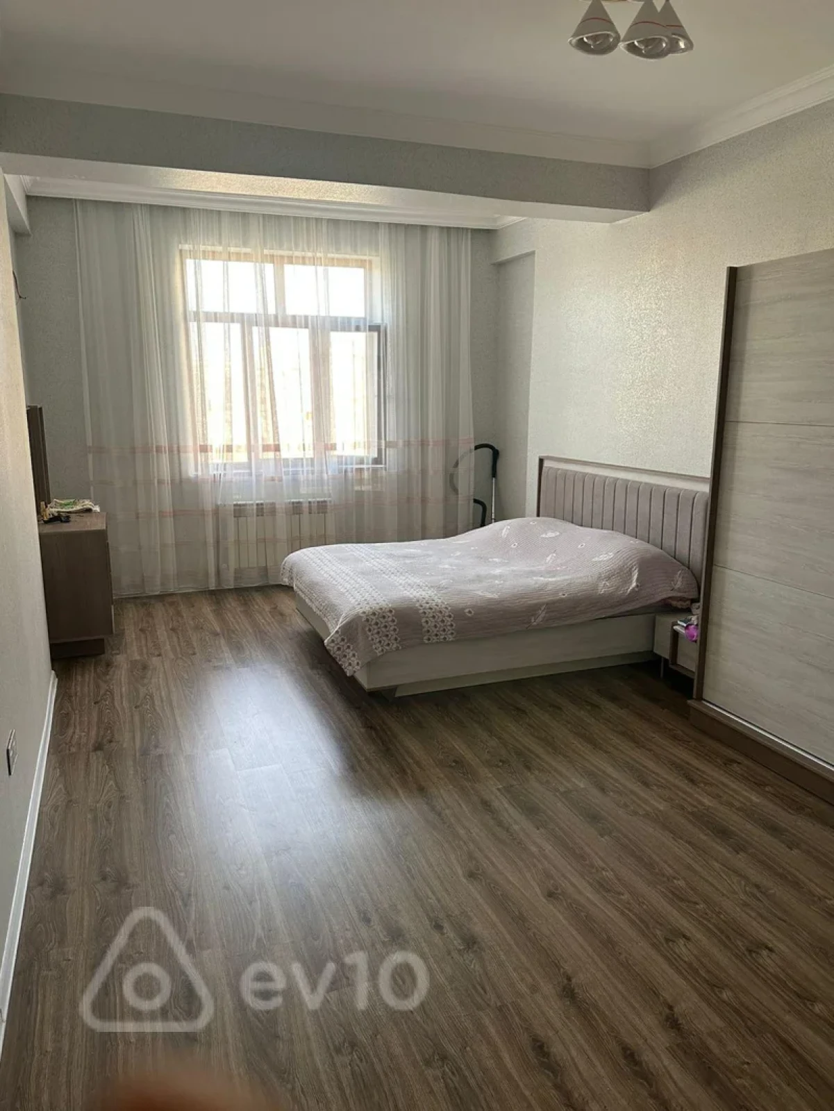 Kirayə verilir 2 otaqlı yeni tikili 74 m²
