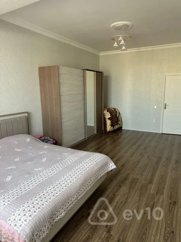 Kirayə verilir 2 otaqlı yeni tikili 74 m²
