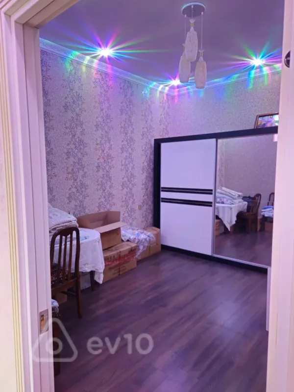 Kirayə verilir 4 otaqlı ofis 130 m²