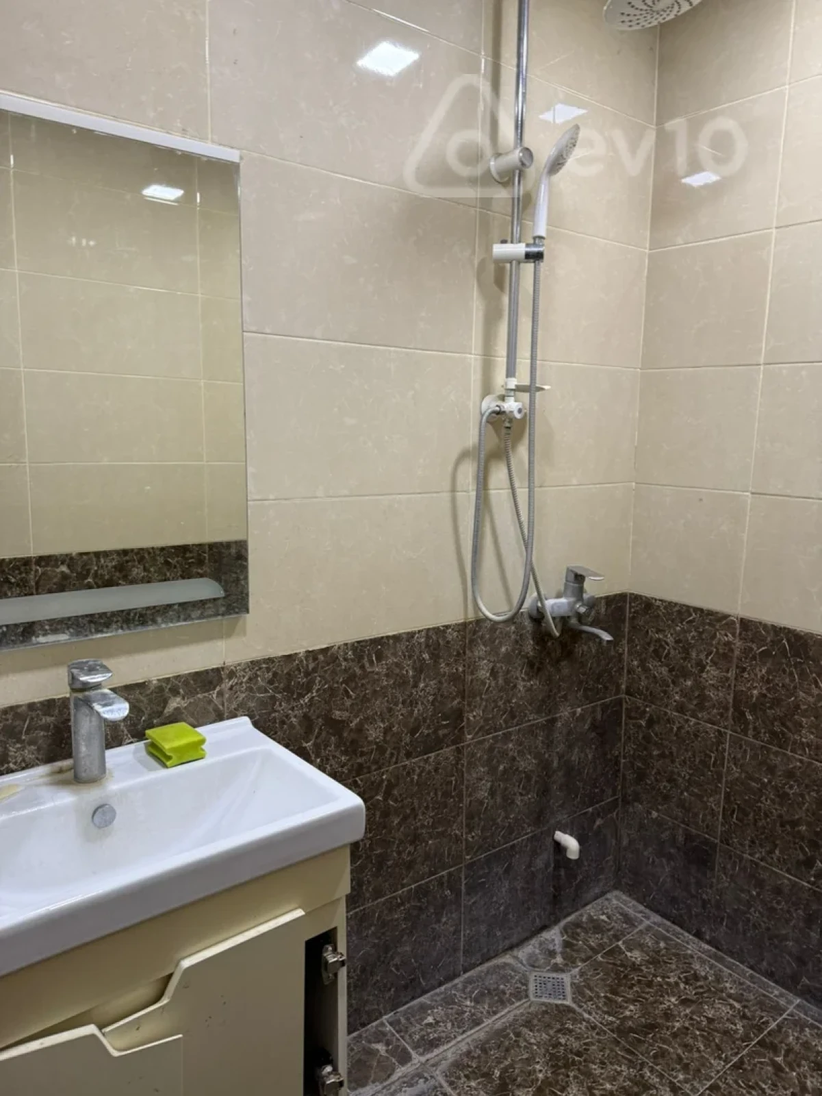 Satılır 1 otaqlı köhnə tikili 33 m²